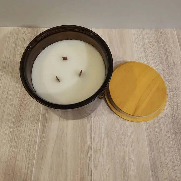 NWT Whiskey + Oak 3-Wick Wood Candle by Threshold - 23oz - Picture 4 of 5